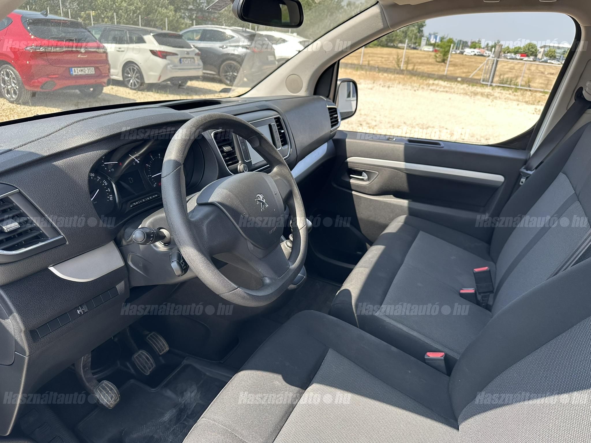 PEUGEOT TRAVELLER 1.6 BlueHDi L1 Start&Stop Business (9 személyes ) első tulajdonostól. KAVOSZ hitelre is!