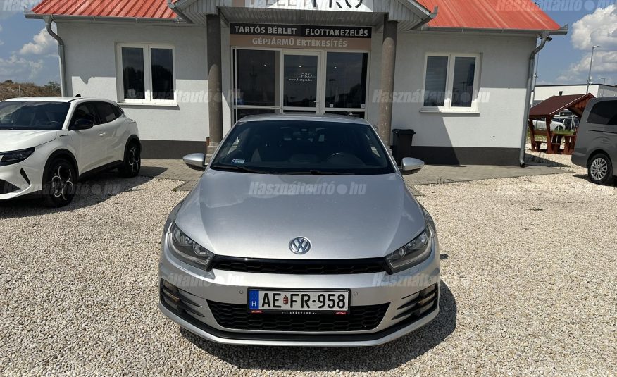 VOLKSWAGEN SCIROCCO 2.0 TFSI 19-os alufelnik. vezetett szervizkönyv. kivételesen szép!