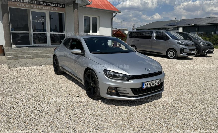 VOLKSWAGEN SCIROCCO 2.0 TFSI 19-os alufelnik. vezetett szervizkönyv. kivételesen szép!