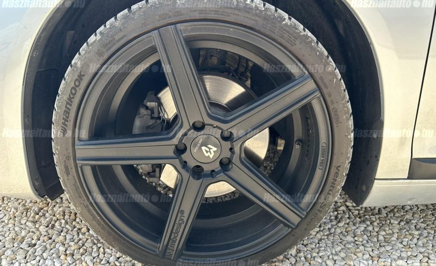 VOLKSWAGEN SCIROCCO 2.0 TFSI 19-os alufelnik. vezetett szervizkönyv. kivételesen szép!
