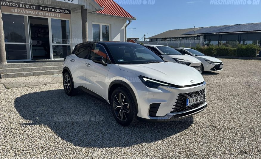 LEXUS LBX 1.5 Hybrid Cool e-CVT ÁFA-s. Tartós Bérlet is!