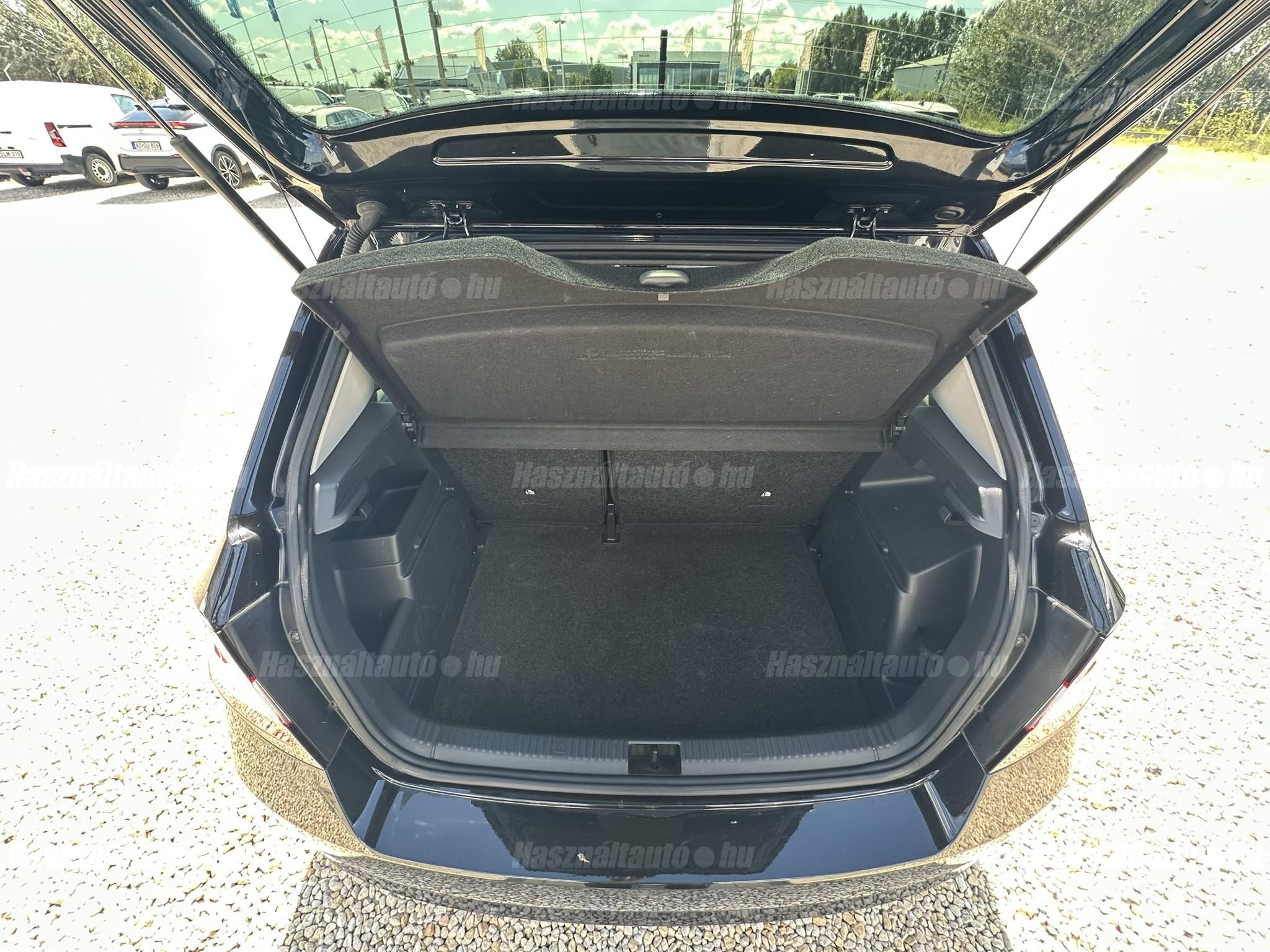 SKODA FABIA 1.0 TSI Ambition Magyar. végig vezetett szervizkönyv. digitklíma. ülésfűtés