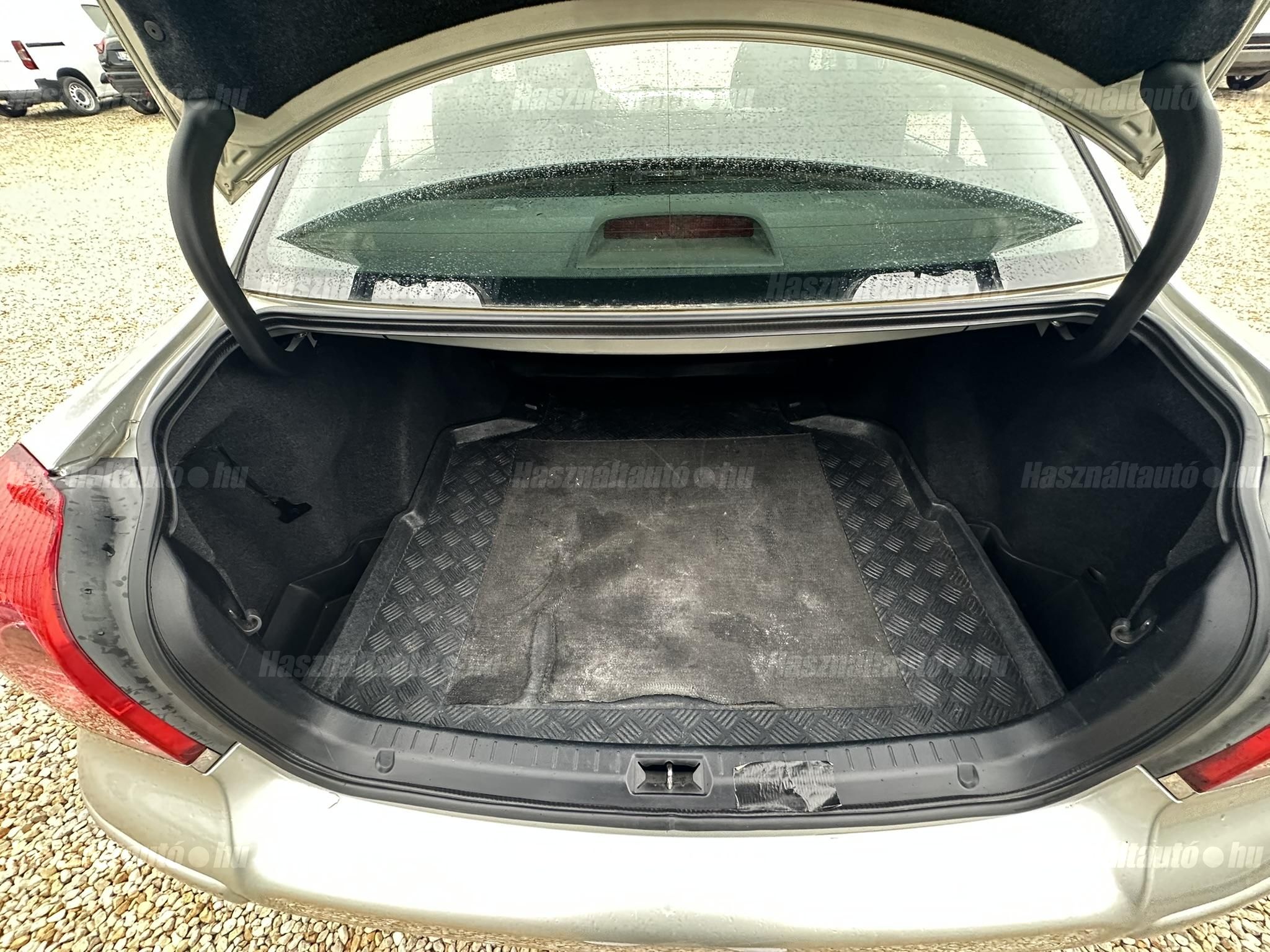 TOYOTA AVENSIS 2.0 D-4D Sol