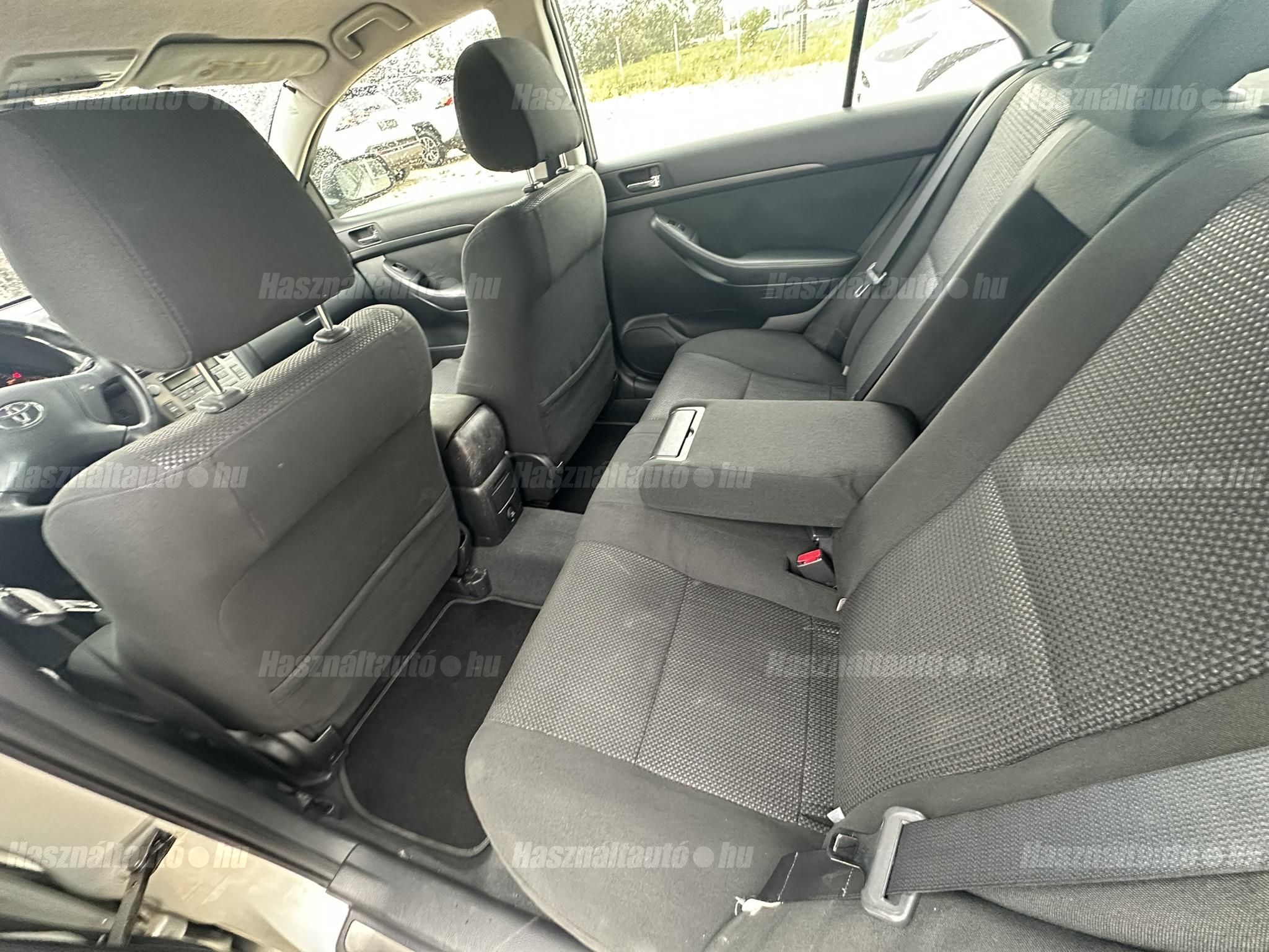 TOYOTA AVENSIS 2.0 D-4D Sol