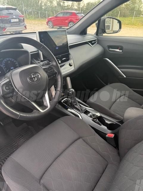 TOYOTA COROLLA CROSS 2.0 Hybrid Comfort Business e-CVT ÁFA-s. Friss szerviz. Nyílt végű lízingre is!