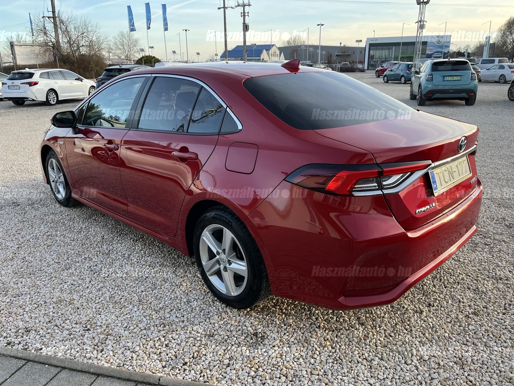 TOYOTA COROLLA Sedan 1.8 Hybrid Comfort Style Tech e-CVT ÁFA-s. első tulajdonostól