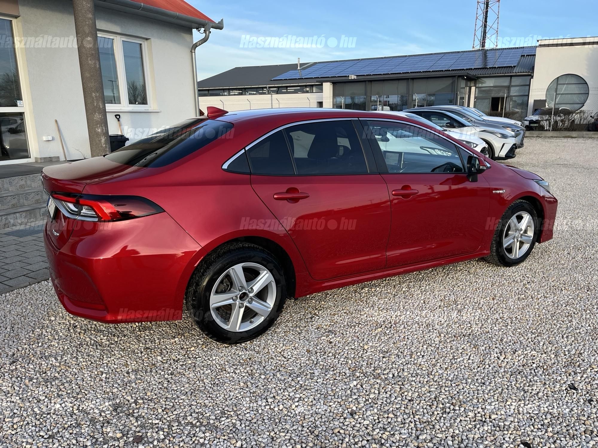 TOYOTA COROLLA Sedan 1.8 Hybrid Comfort Style Tech e-CVT ÁFA-s. első tulajdonostól
