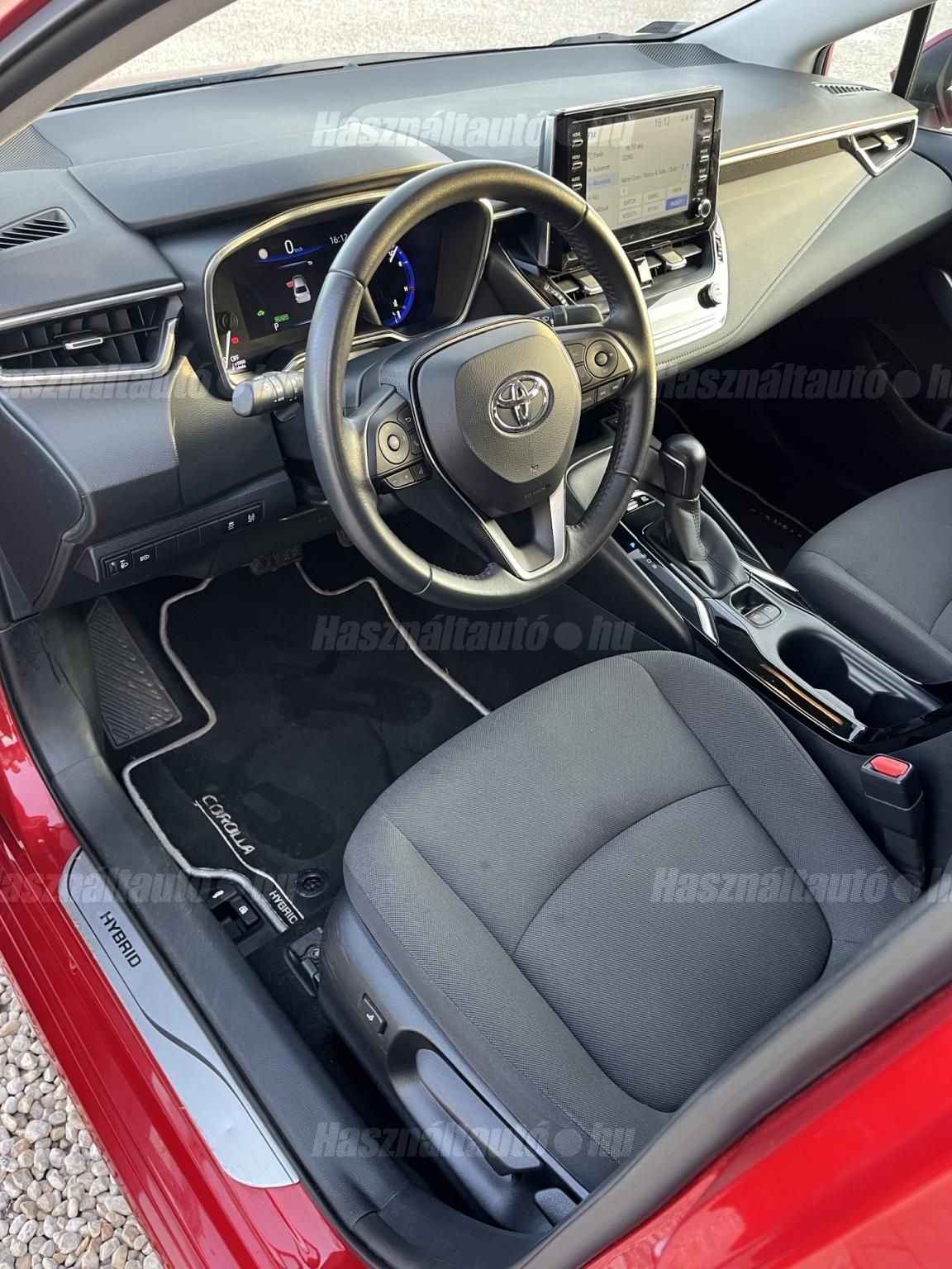 TOYOTA COROLLA Sedan 1.8 Hybrid Comfort Style Tech e-CVT ÁFA-s. első tulajdonostól