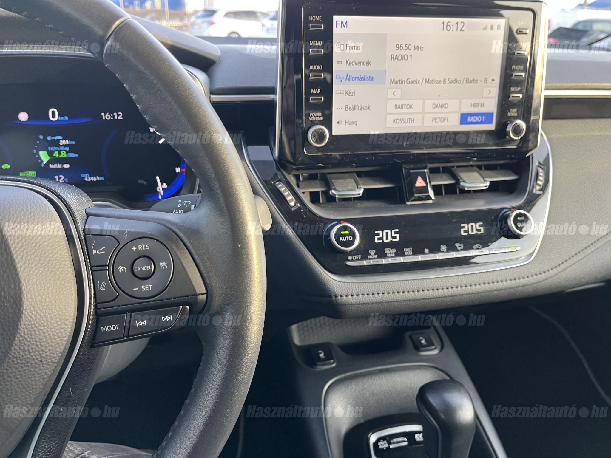 TOYOTA COROLLA Sedan 1.8 Hybrid Comfort Style Tech e-CVT ÁFA-s. első tulajdonostól