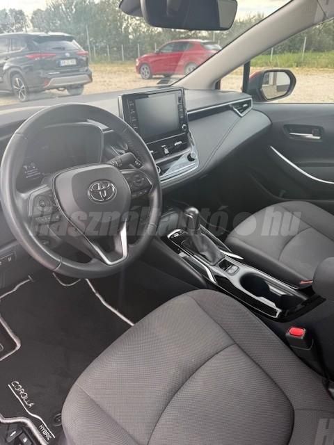 TOYOTA COROLLA Sedan 1.8 Hybrid Comfort Style Tech e-CVT ÁFA-s. első tulajdonostól