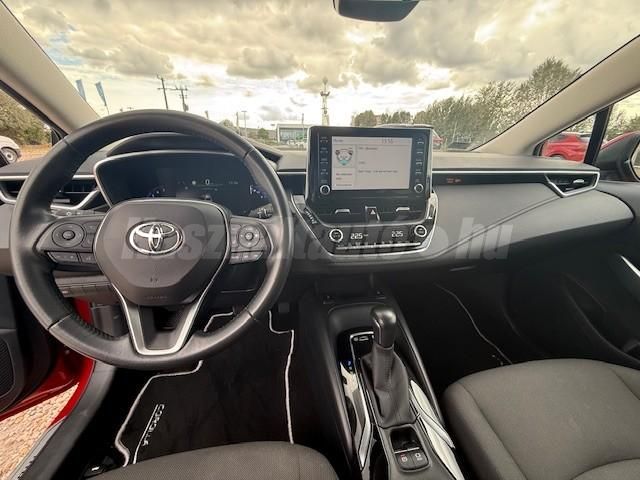 TOYOTA COROLLA Sedan 1.8 Hybrid Comfort Style Tech e-CVT ÁFA-s. első tulajdonostól
