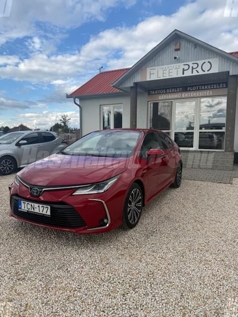 TOYOTA COROLLA Sedan 1.8 Hybrid Comfort Style Tech e-CVT ÁFA-s. első tulajdonostól