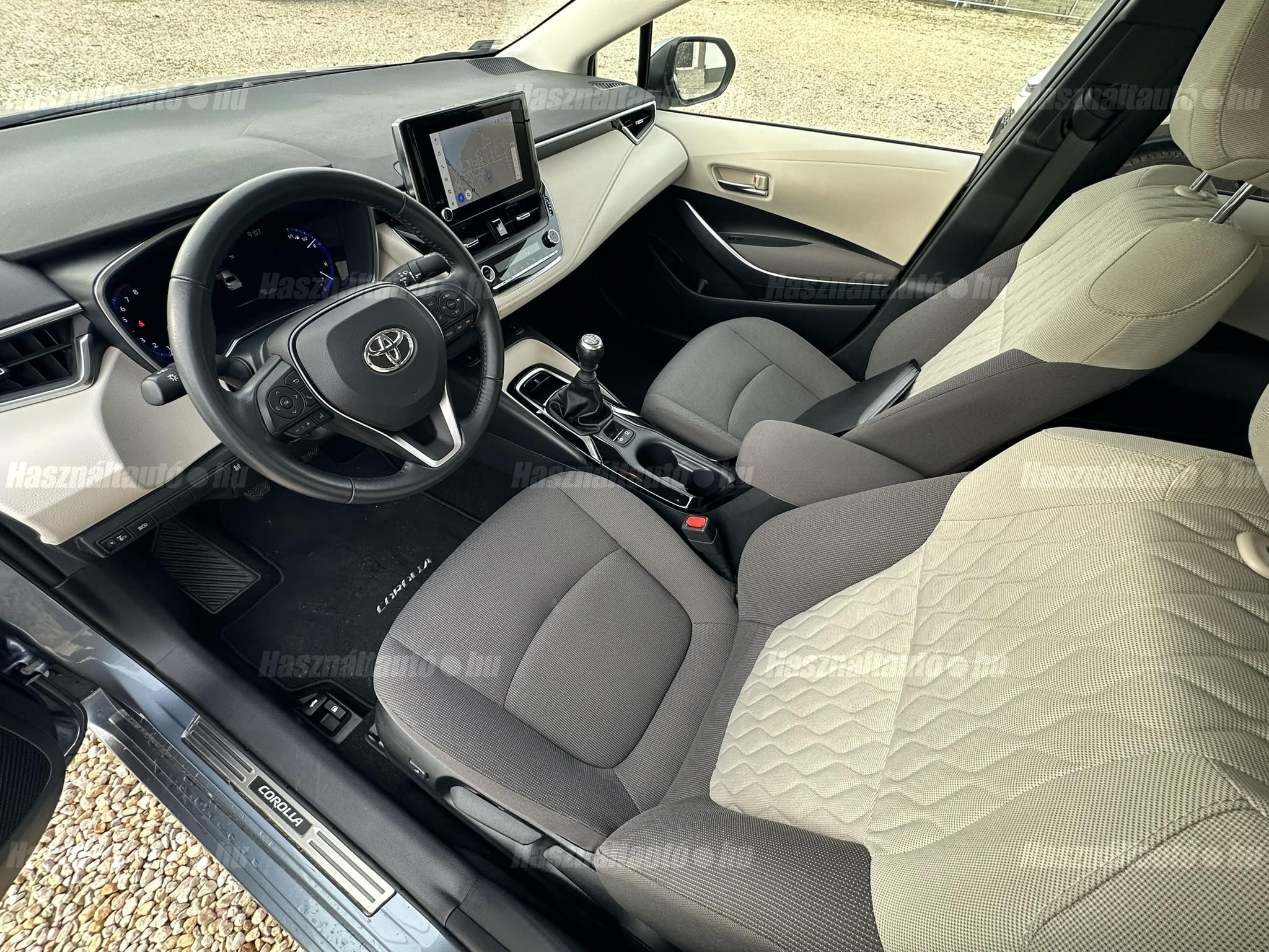 TOYOTA COROLLA Sedan 1.5 Comfort Style Tech Első tulajdonostól. Gyári 3+2év garanciával. újszerű állapotban!