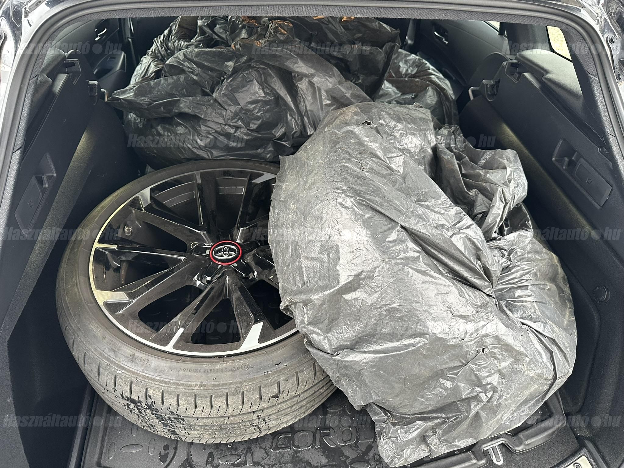 TOYOTA COROLLA Touring Sports 2.0 Hybrid GR-Sport e-CVT Téli+nyári kerékszett! ÁFA-s. nyílt végű lízingre is!