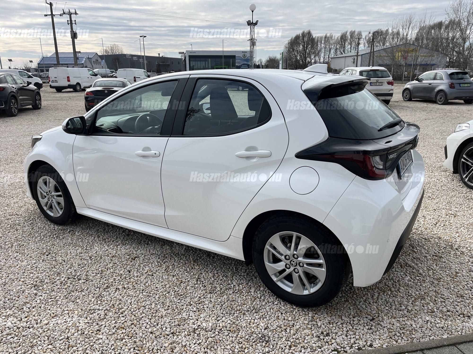 TOYOTA YARIS 1.5 Hybrid Comfort Business e-CVT