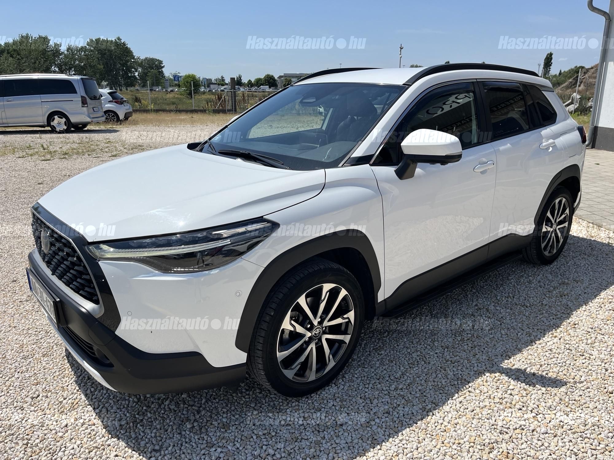 TOYOTA COROLLA CROSS 2.0 Hybrid Premier Edition e-CVT Toyota minősített használt autó garanciával!