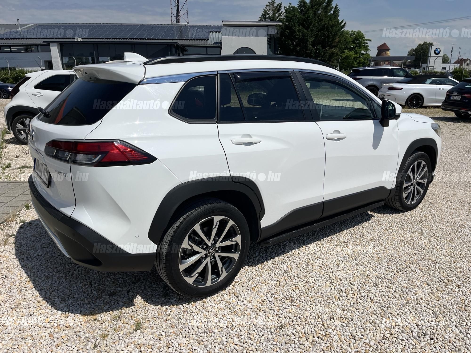 TOYOTA COROLLA CROSS 2.0 Hybrid Premier Edition e-CVT Toyota minősített használt autó garanciával!