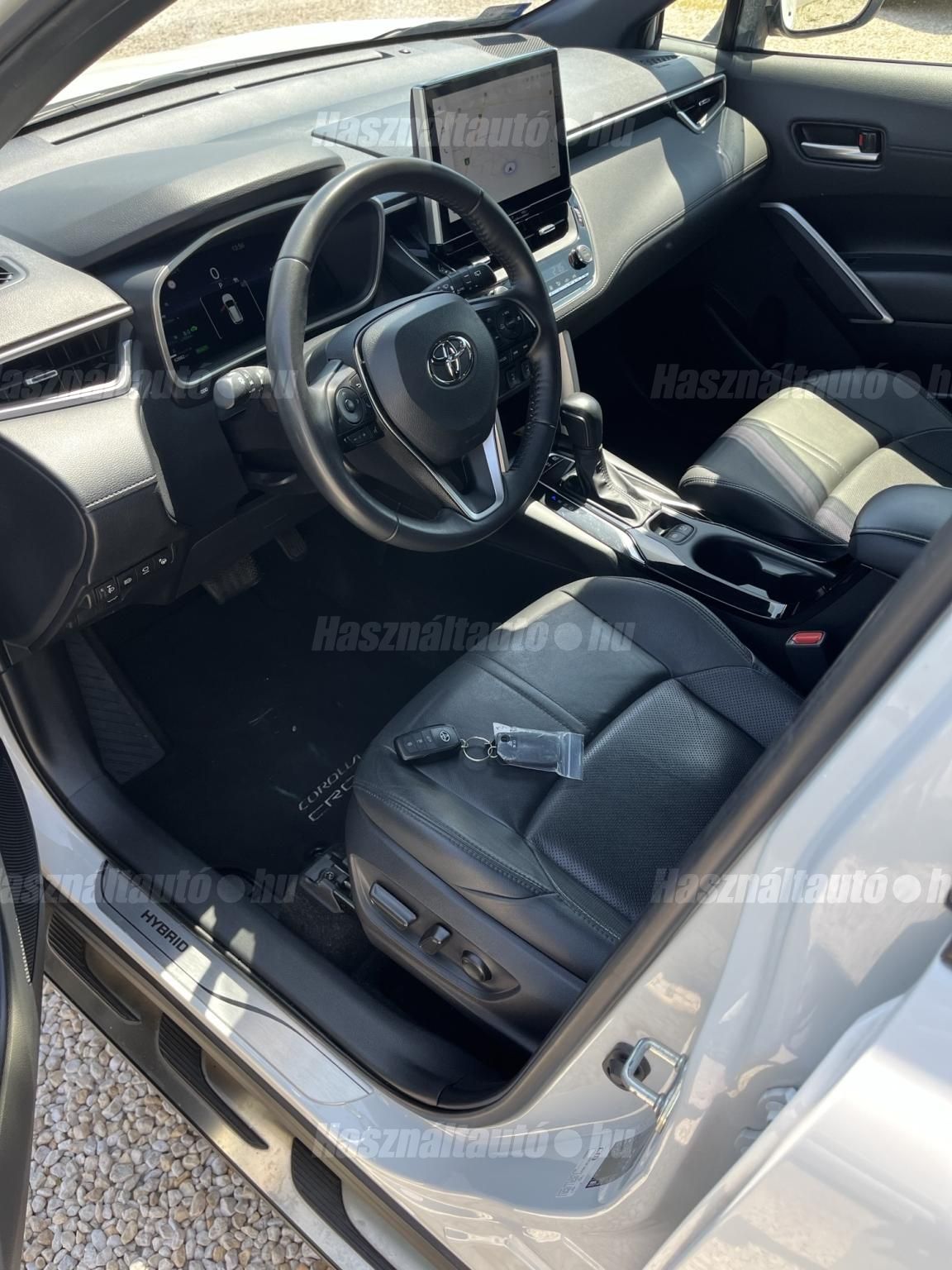 TOYOTA COROLLA CROSS 2.0 Hybrid Premier Edition e-CVT Toyota minősített használt autó garanciával!