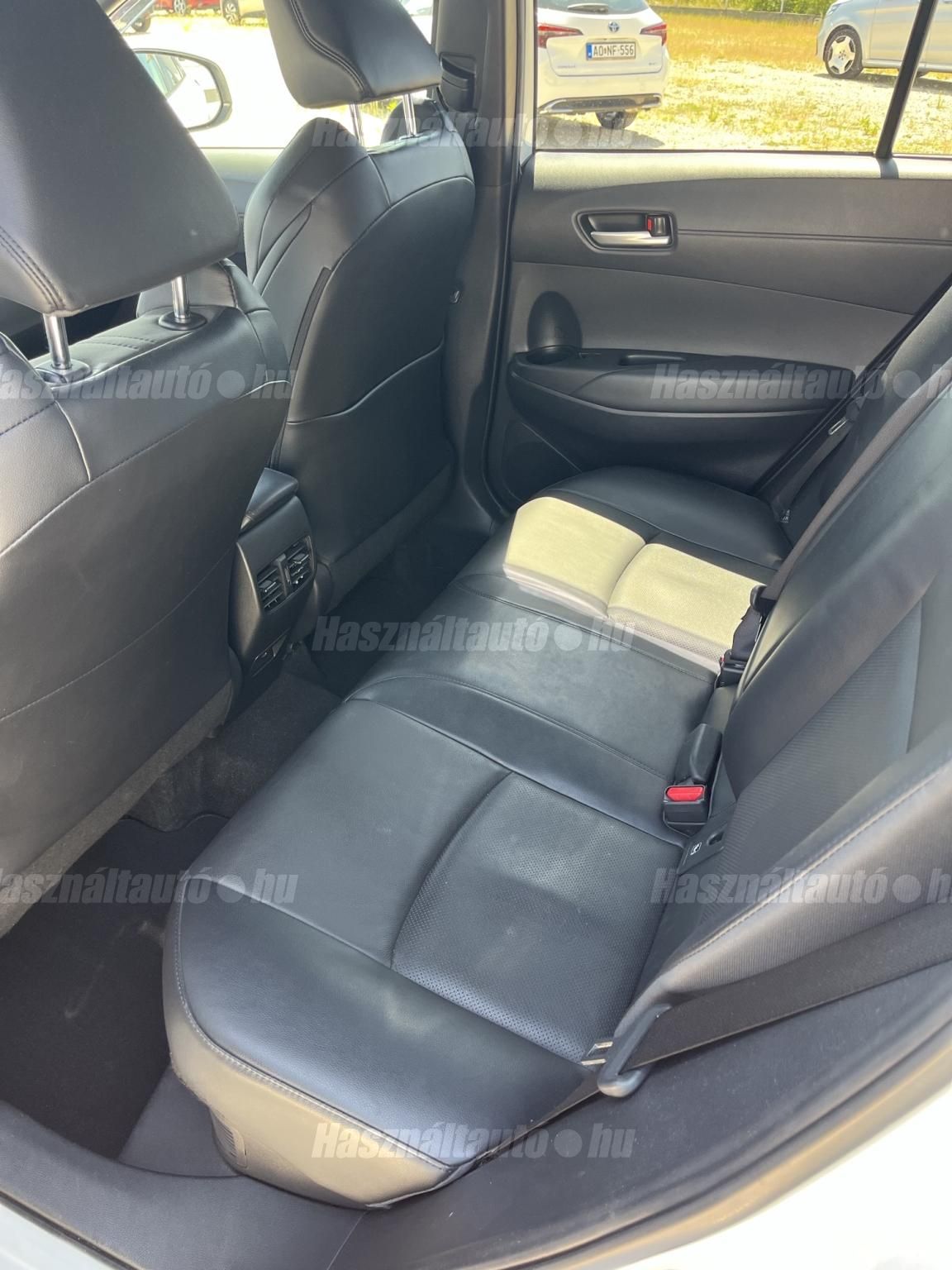 TOYOTA COROLLA CROSS 2.0 Hybrid Premier Edition e-CVT Toyota minősített használt autó garanciával!