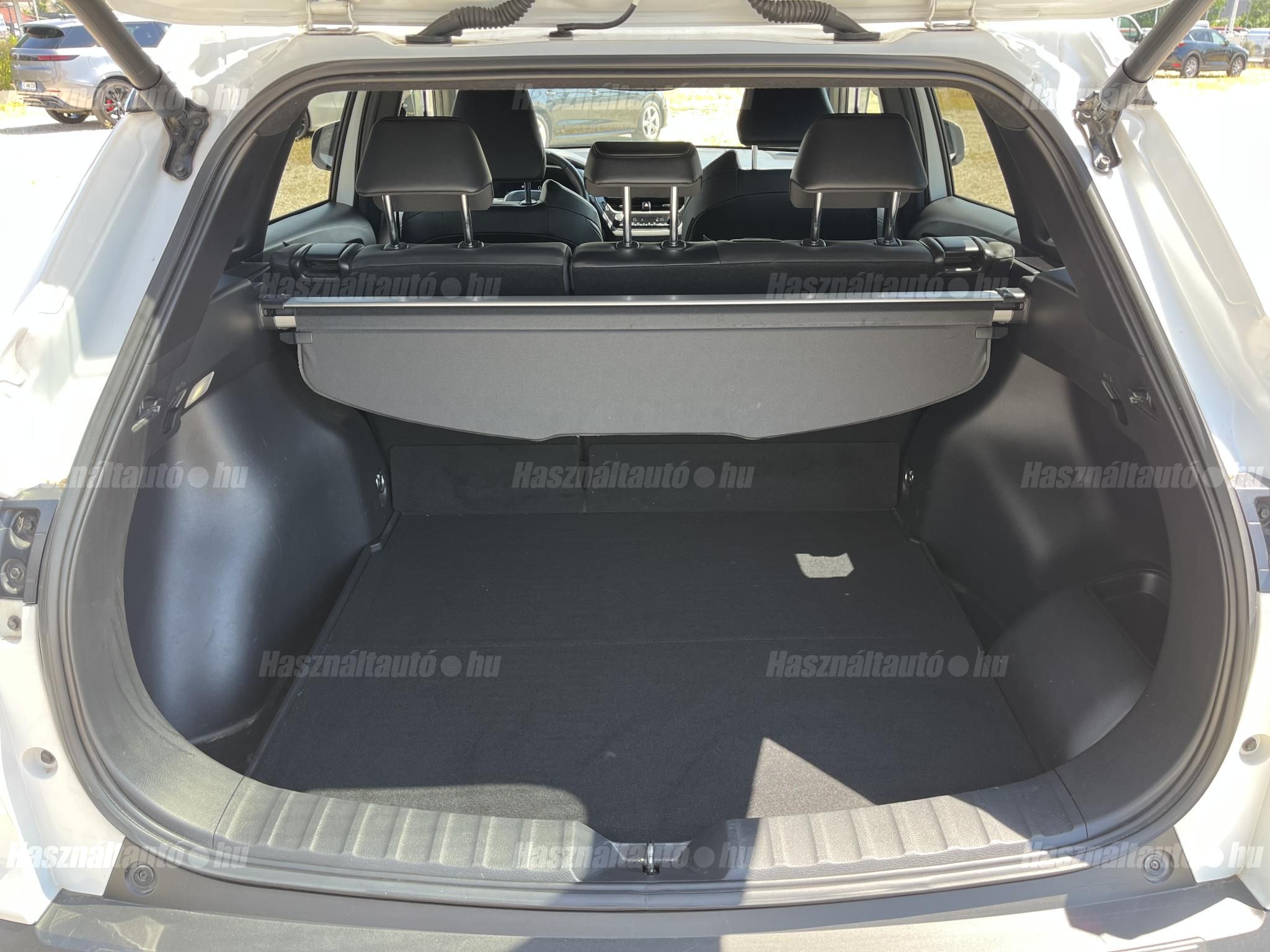TOYOTA COROLLA CROSS 2.0 Hybrid Premier Edition e-CVT Toyota minősített használt autó garanciával!
