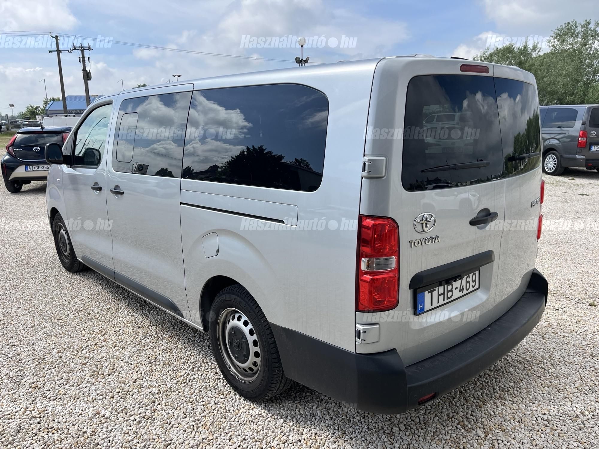 TOYOTA PROACE 2.0 D-4D Combi Base L2H1