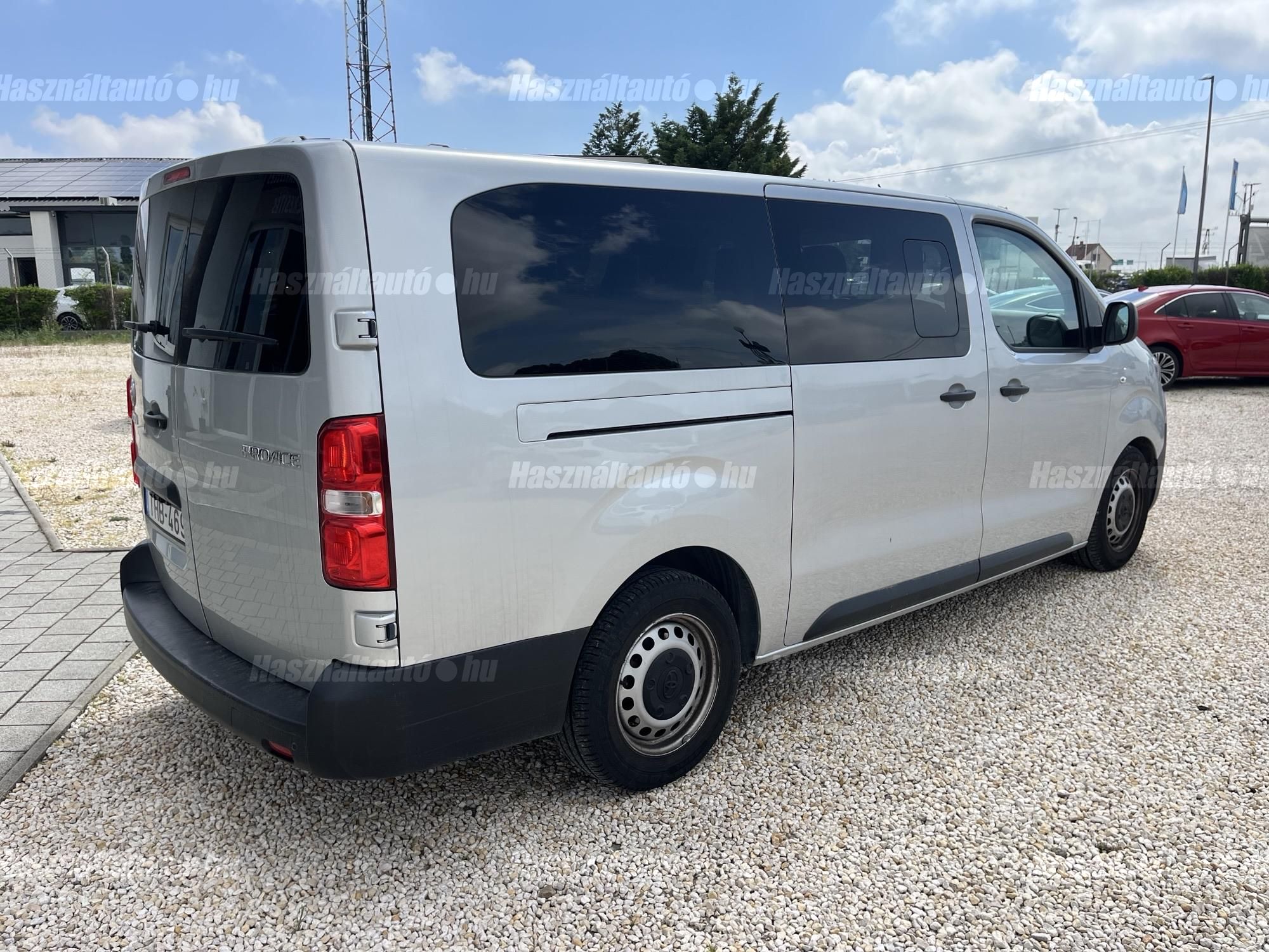 TOYOTA PROACE 2.0 D-4D Combi Base L2H1