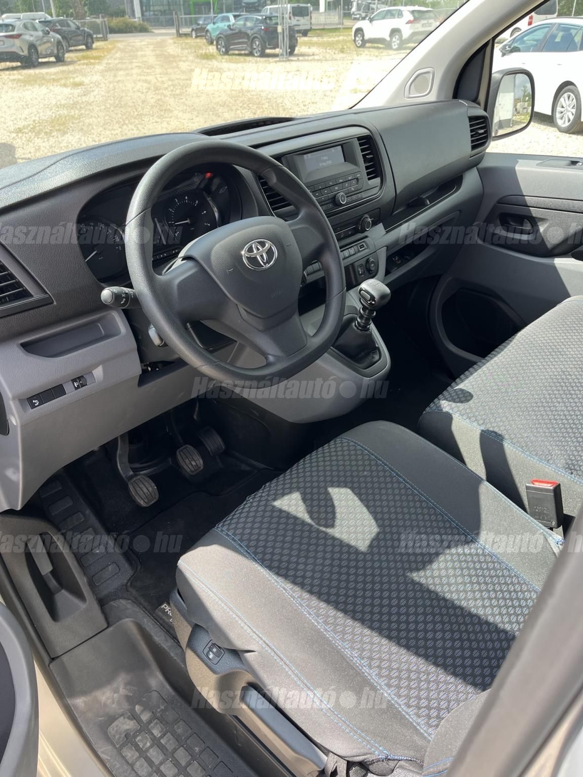 TOYOTA PROACE 2.0 D-4D Combi Base L2H1